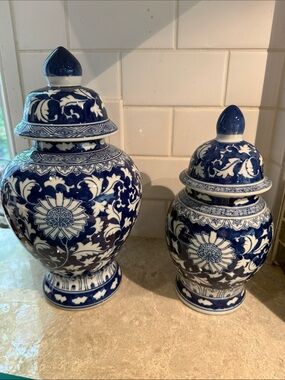 Blue and White Floral Ginger Jar Pair 12.5 in and 10 in Like New!